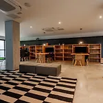 Casai Moema Studio lindo c/ piscina e academia