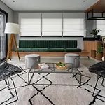 Casai Moema Studio lindo c/ piscina e academia
