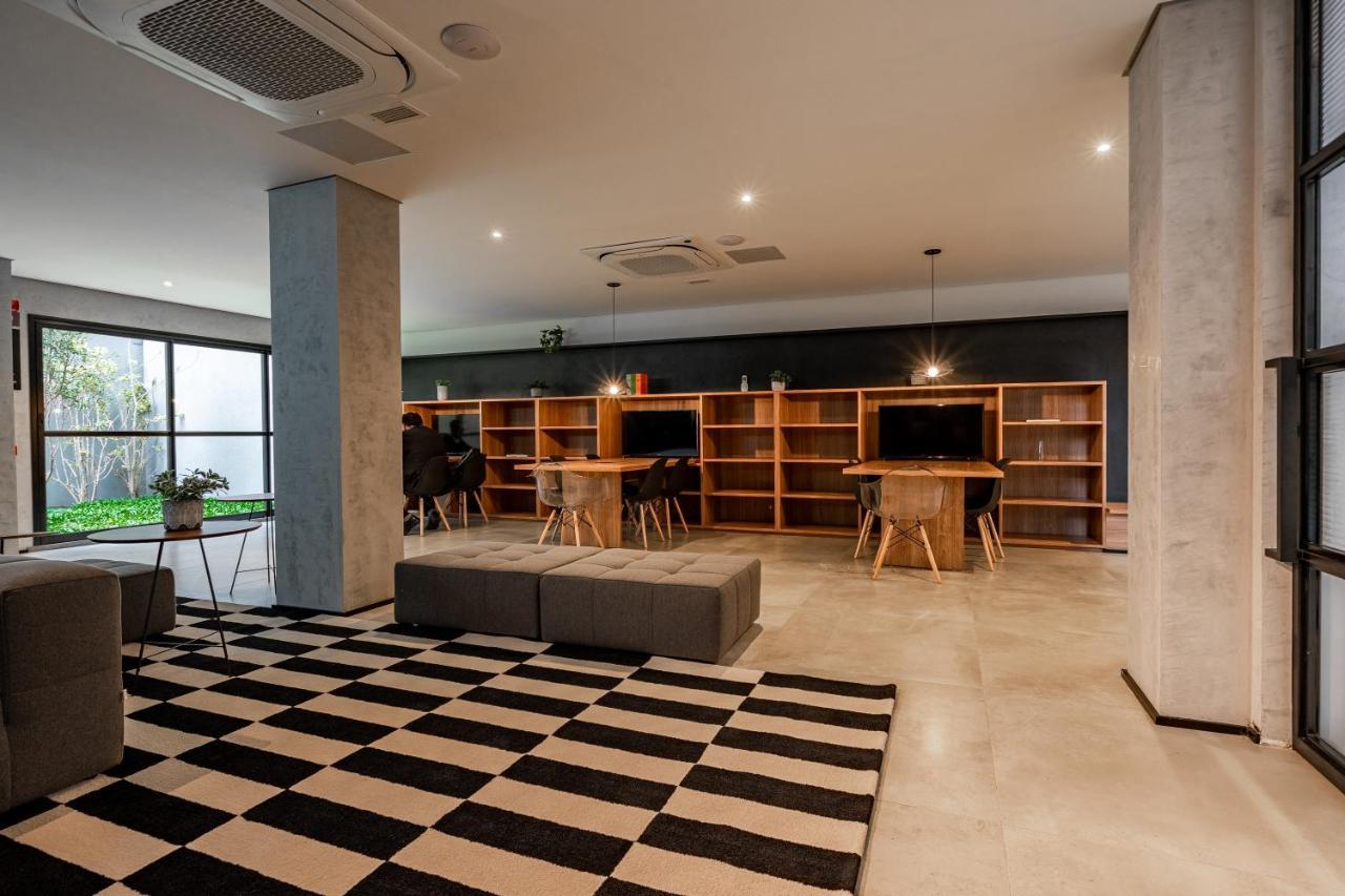 Casai Moema Studio lindo c/ piscina e academia