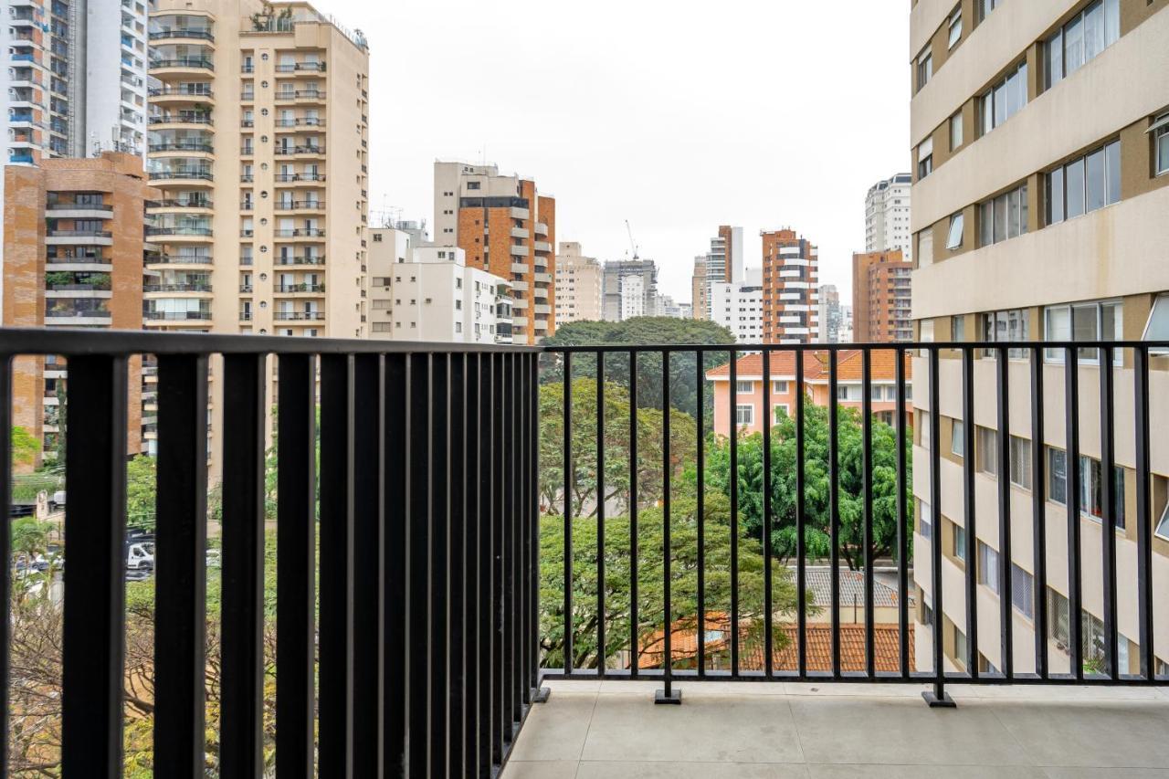 Casai Moema Studio lindo c/ piscina e academia * São Paulo
