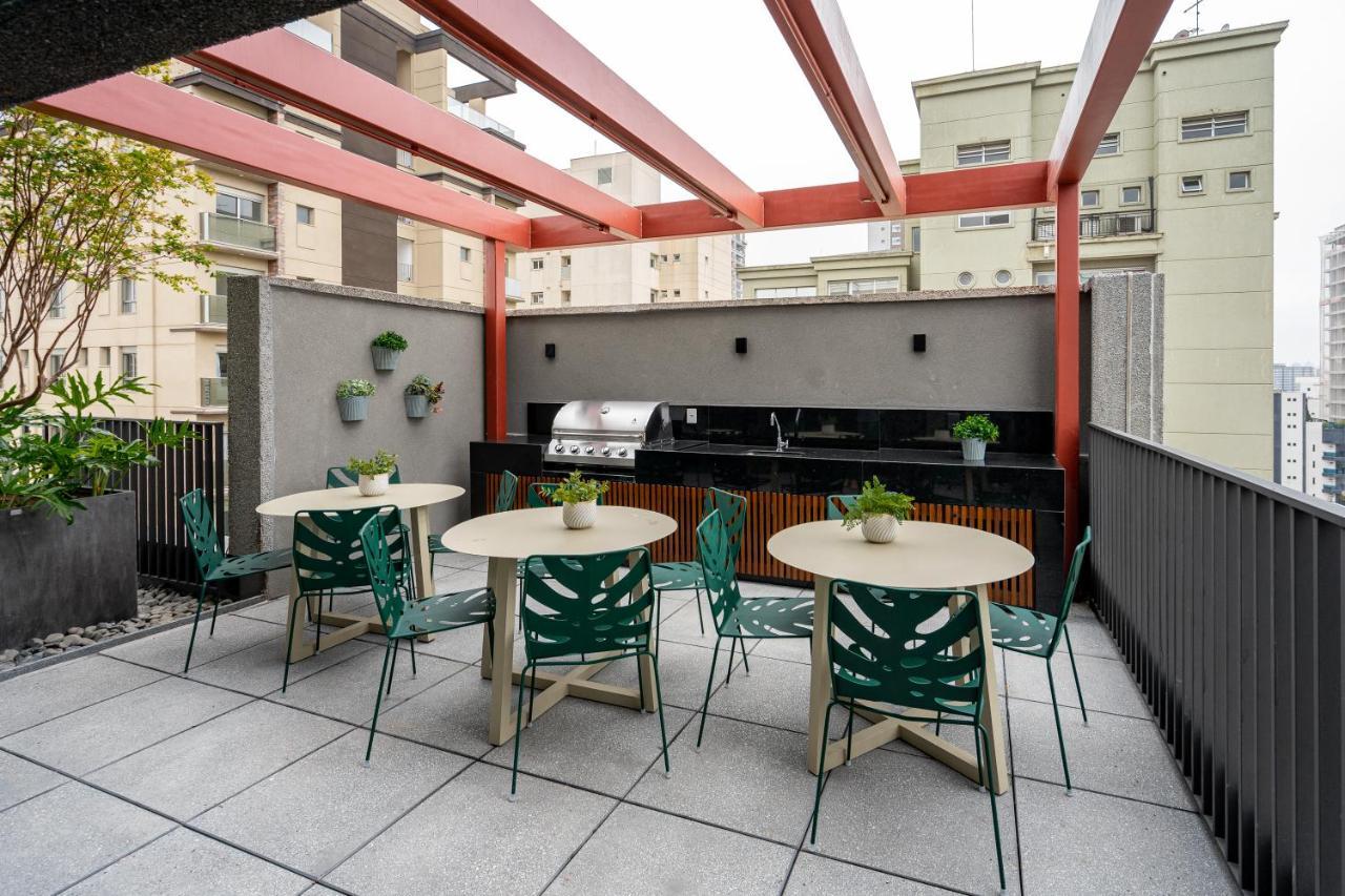 Casai Moema Studio lindo c/ piscina e academia * São Paulo