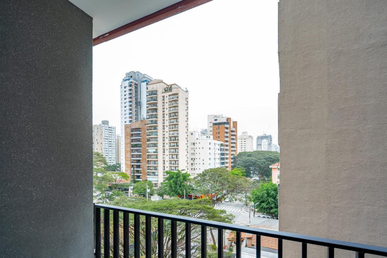 Casai Moema Studio lindo c/ piscina e academia Apartamento *
