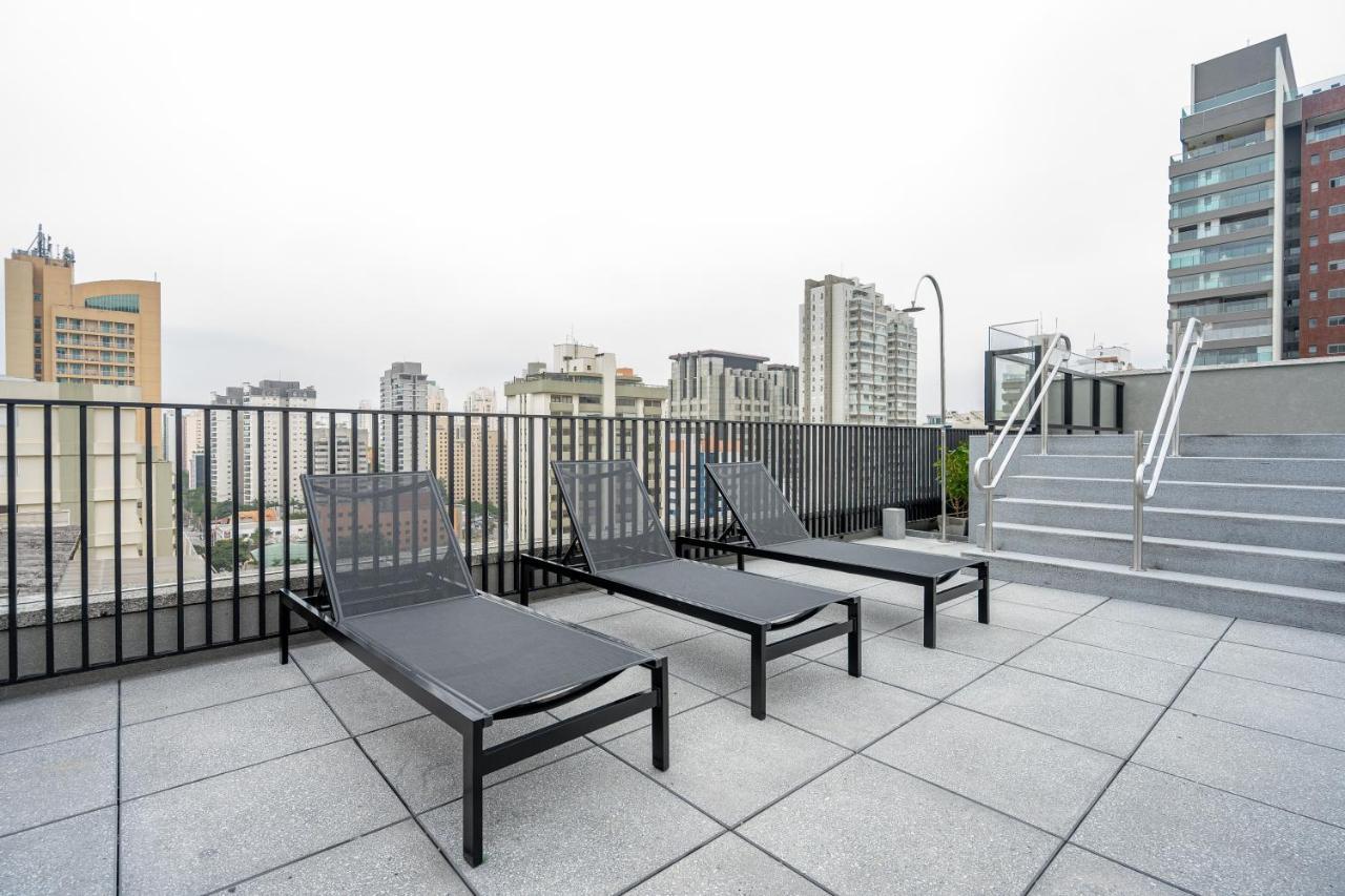 Casai Moema Studio lindo c/ piscina e academia
