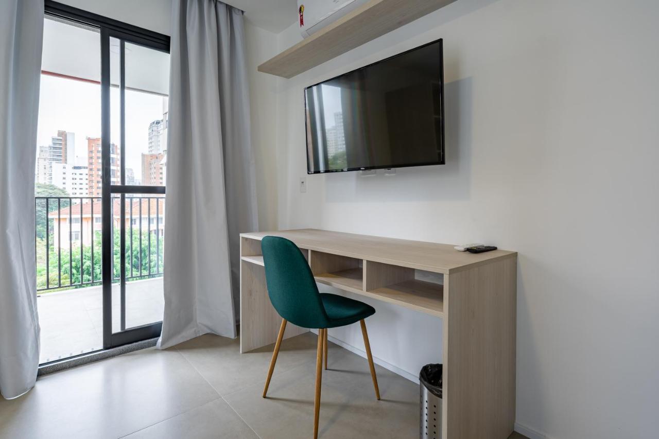 Casai Moema Studio lindo c/ piscina e academia * São Paulo
